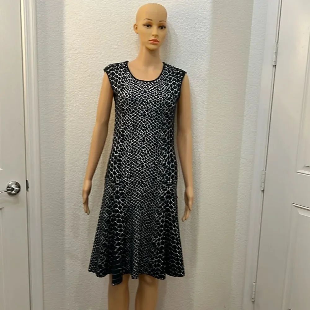 Sam Edelman Dress Large Scoop Neck Sleeveless Jacquard Fit Flare Black White